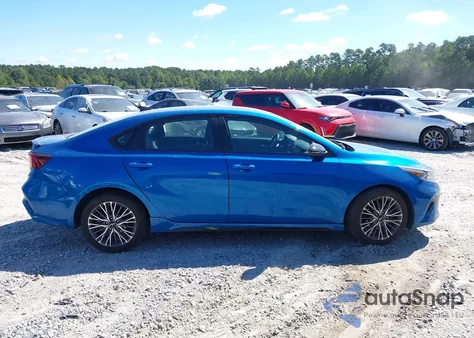 2023 Kia Forte Gt-Line z USA, uszkodzony, nr VIN 3KPF54AD9PE561710